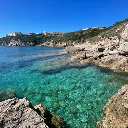 La Casa Dei Nodi - *